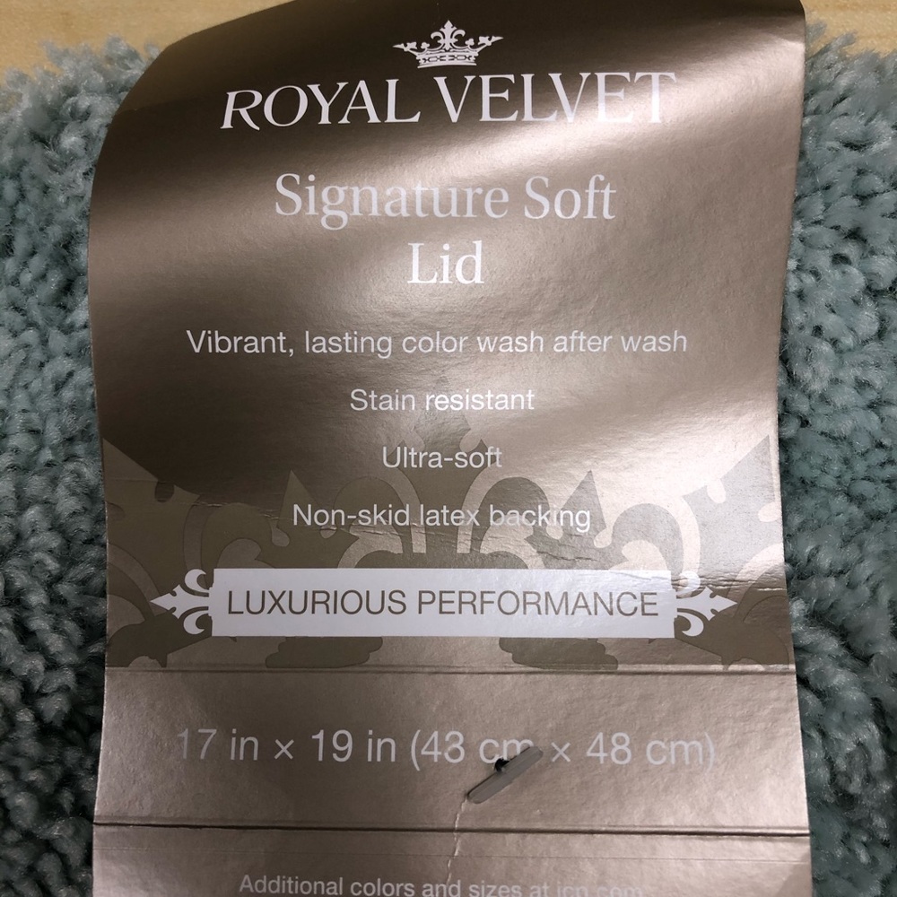 Royal Velvet Signature Soft Lid Toilet Seat Lid Cover - Perfect Aqua NWT